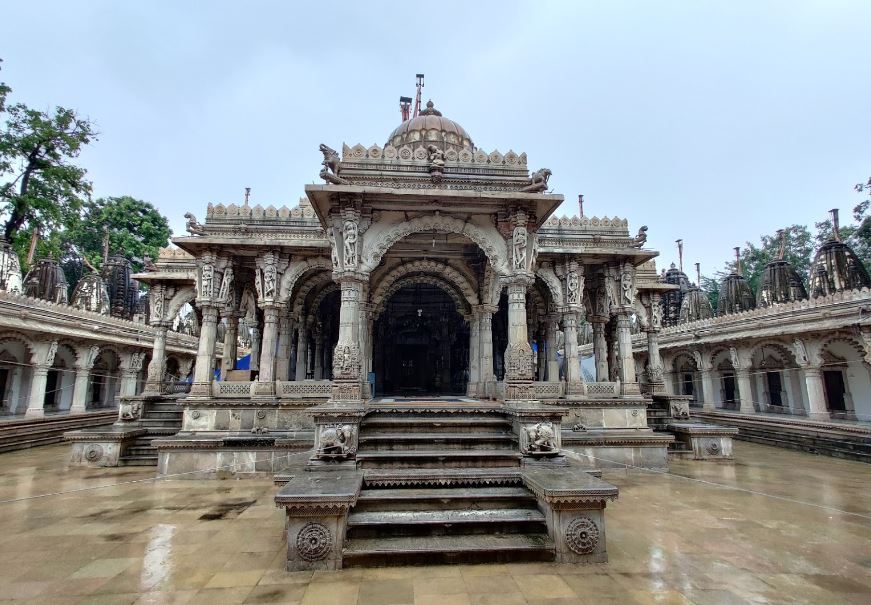 Significance of Hutheesing Jain Temple