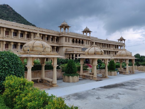 Architectural Beauty of Jirawala Parshwanath